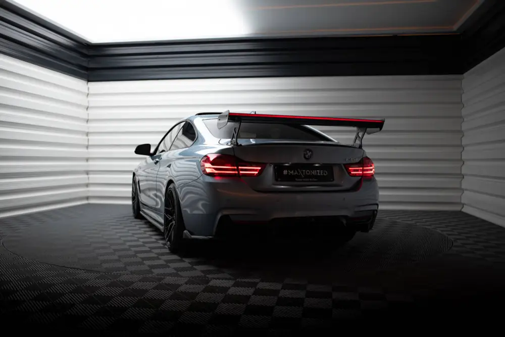 Finální Výprodej Maxton Design zadní křídlo s široce rozkročenými držáky a LED světlem pro BMW řada 4 F32, F32 M-Pack, materiál pravý karbon